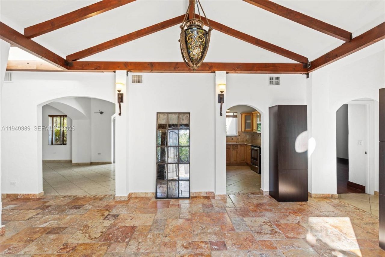 7975 Sunset Dr, Miami, FL 33143 Photo