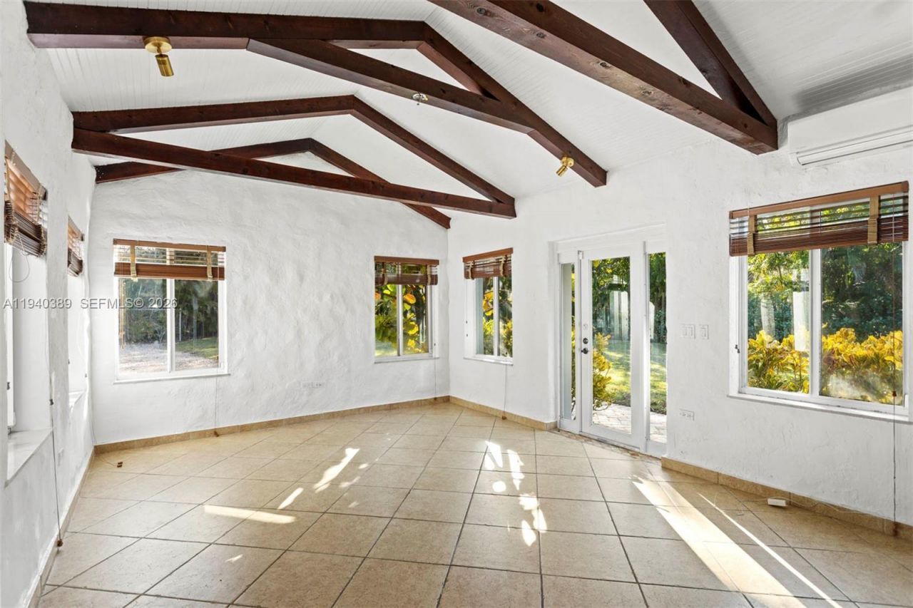 7975 Sunset Dr, Miami, FL 33143 Photo