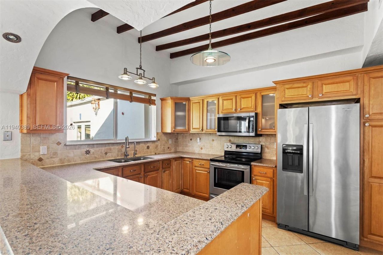 7975 Sunset Dr, Miami, FL 33143 Photo