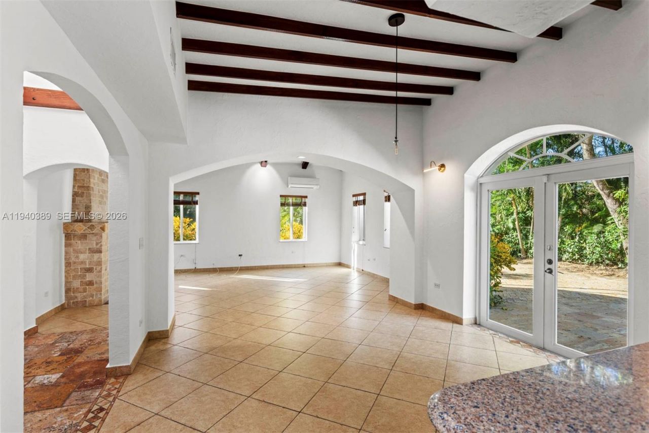 7975 Sunset Dr, Miami, FL 33143 Photo