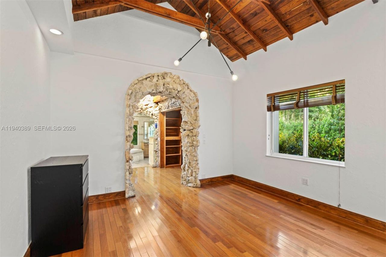 7975 Sunset Dr, Miami, FL 33143 Photo