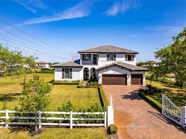 15821 SW 49th St, Southwest Ranches, FL 33331