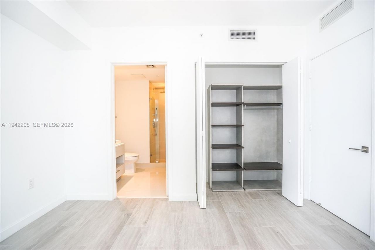 55 SW 9 Street, Unit 1407, Miami, FL 33130 Photo