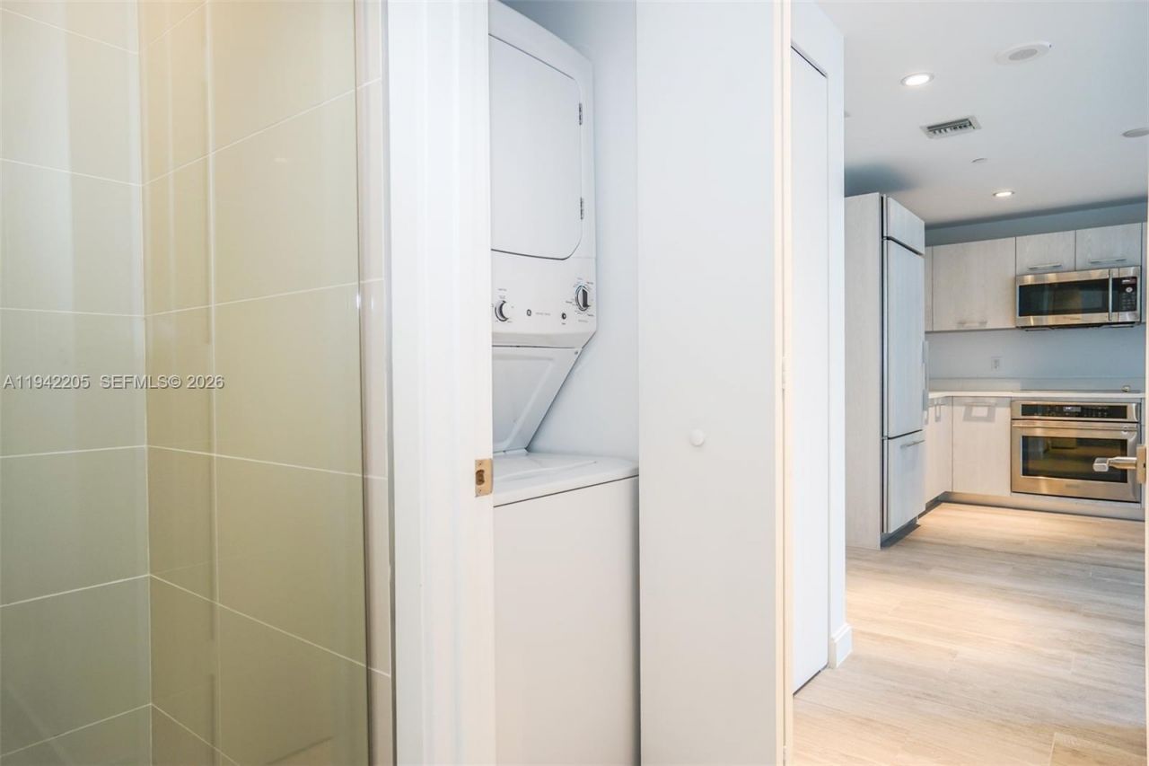 55 SW 9 Street, Unit 1407, Miami, FL 33130 Photo