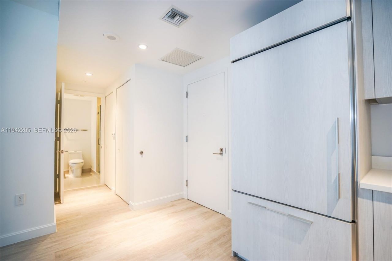 55 SW 9 Street, Unit 1407, Miami, FL 33130 Photo