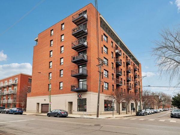 974 W 35th Place, Unit 302, Chicago, IL 60609