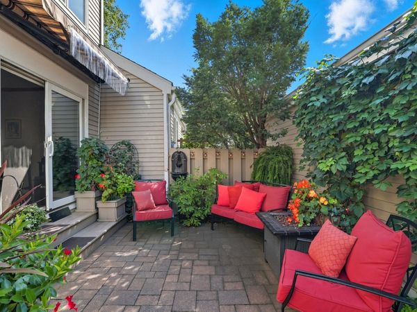 1115 Edgcumbe Road, Saint Paul, MN 55105