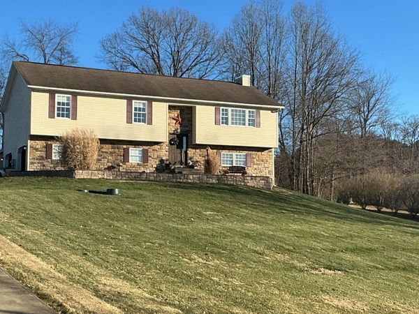 7034 Eaglepoint Drive, Nashport, OH 43830