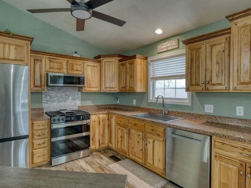 7034 Eaglepoint Drive, Nashport, OH 43830 Photo 17