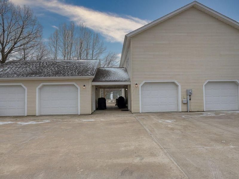 7034 Eaglepoint Drive, Nashport, OH 43830 Photo 2