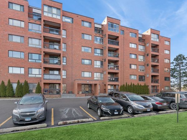 3700 Capri Court, Unit 510, Glenview, IL 60025