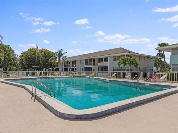 402 SE 42nd TER , Unit D-7, CAPE CORAL, FL 33904