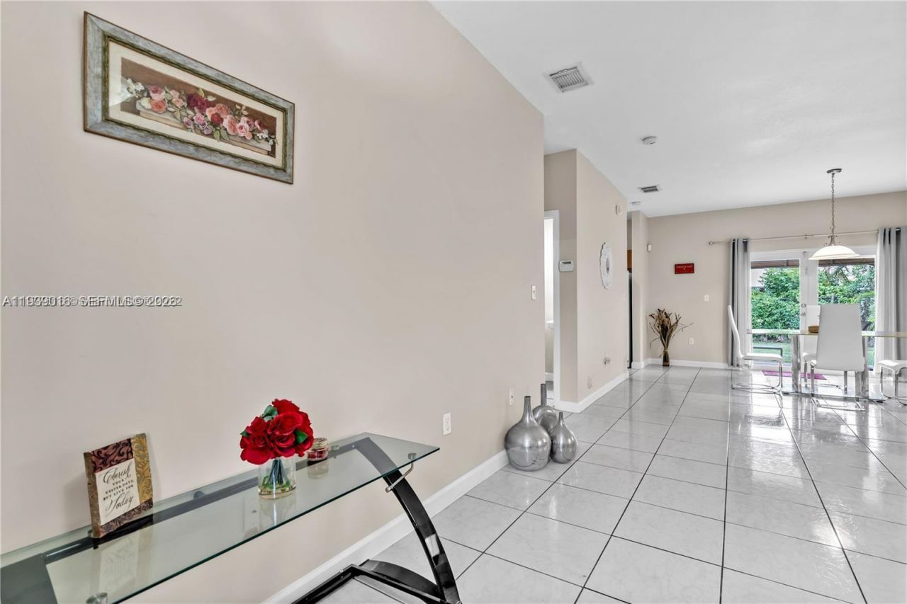 1081 NE 41st Ter, Homestead, FL 33033 Photo