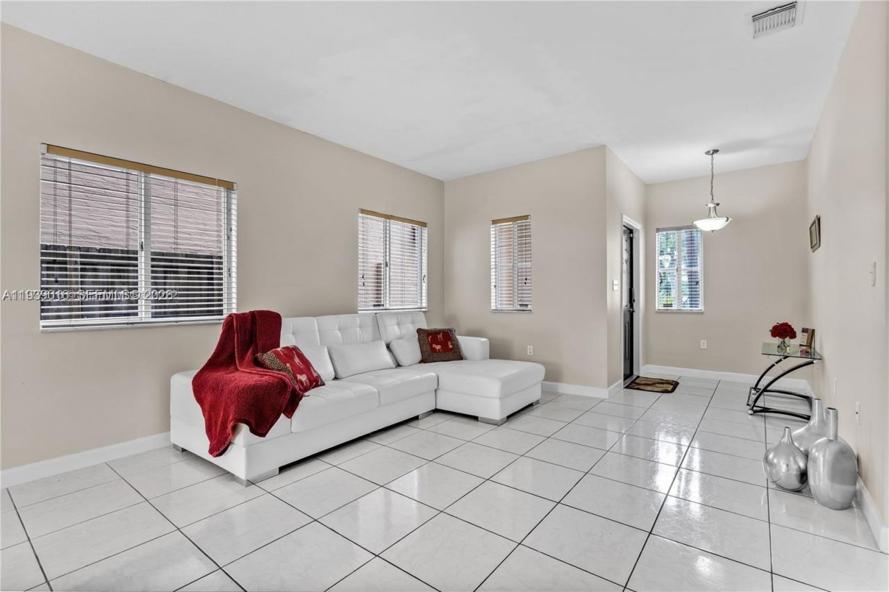 1081 NE 41st Ter, Homestead, FL 33033 Photo