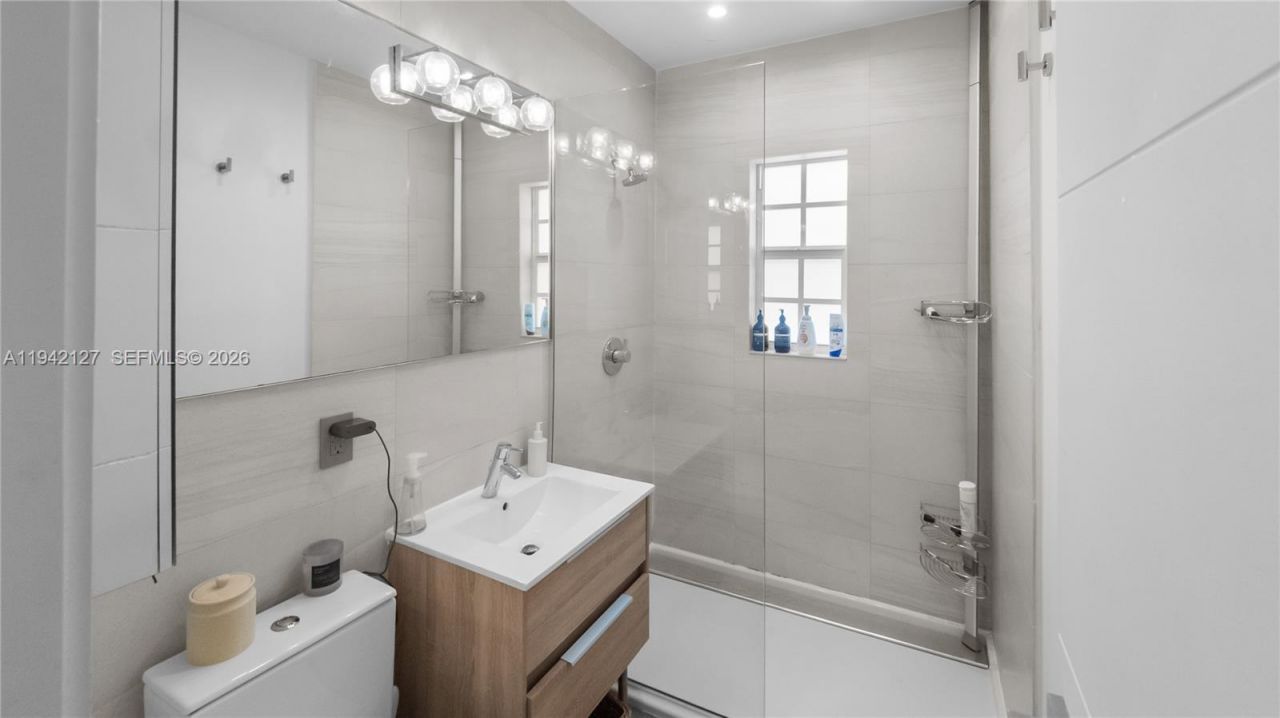 645 Michigan Ave , Unit A, Miami Beach, FL 33139 Photo