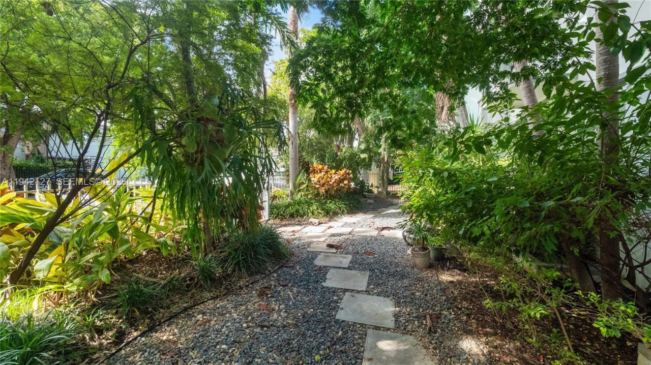 645 Michigan Ave , Unit A, Miami Beach, FL 33139 Photo