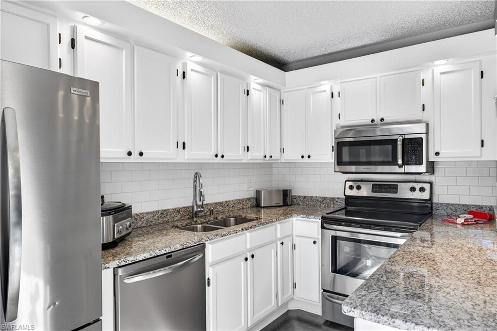 5210 Cedarbend Dr, Unit 4, Fort Myers, FL 33919 Photo