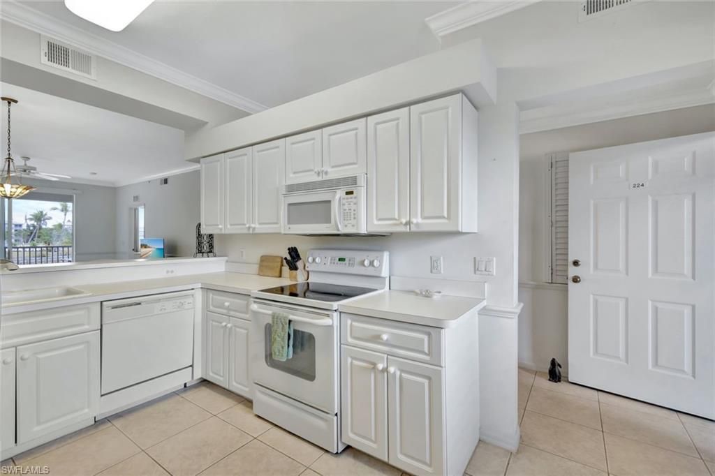 16595 Lake Circle Dr, Unit 224, Fort Myers, FL 33908 Photo