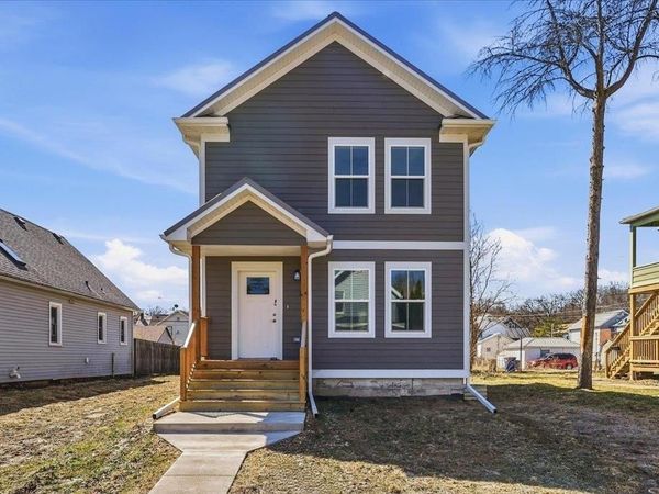 2527 Washington Street, Dubuque, IA 52001