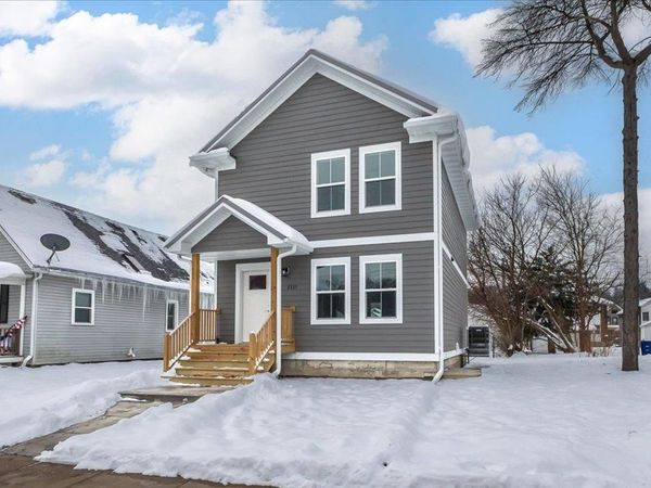 2527 Washington Street, Dubuque, IA 52001