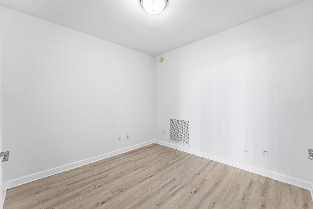 2640 Lake Shore Drive, Unit 614, Riviera Beach, FL 33404 Photo