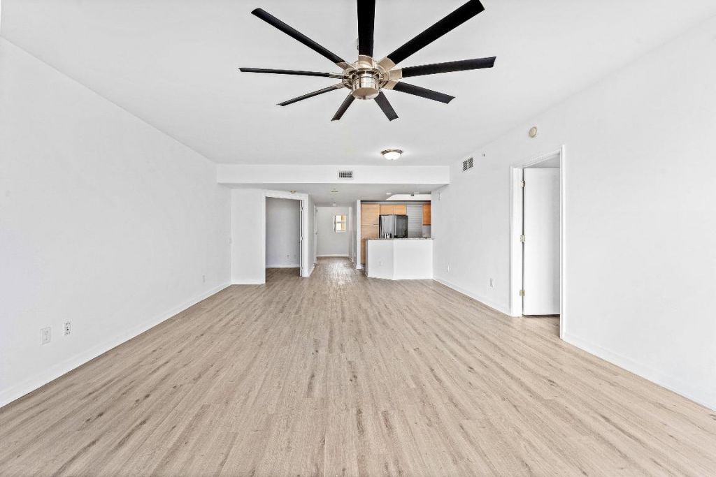 2640 Lake Shore Drive, Unit 614, Riviera Beach, FL 33404 Photo