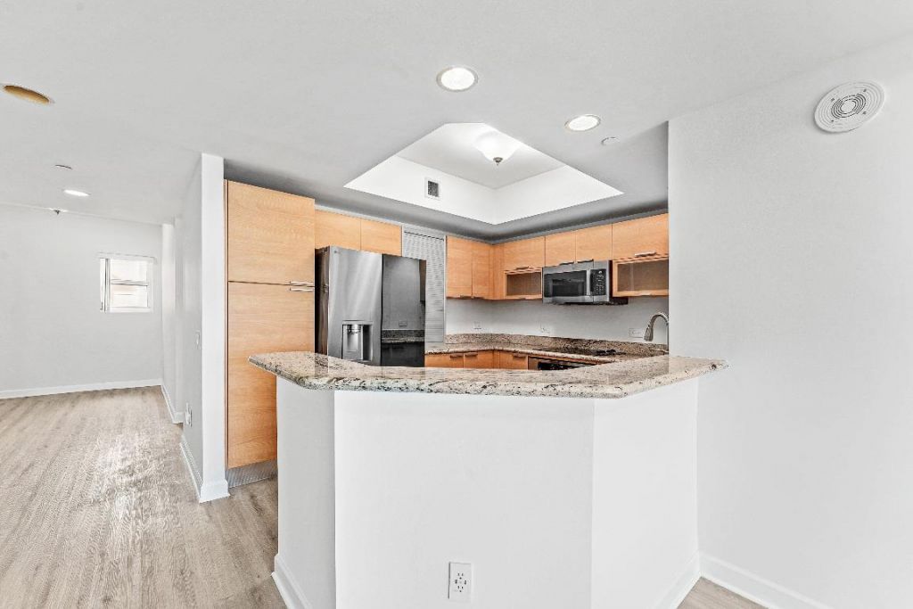 2640 Lake Shore Drive, Unit 614, Riviera Beach, FL 33404 Photo