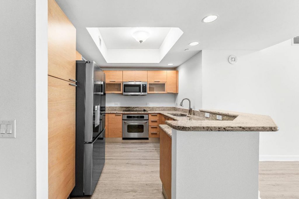 2640 Lake Shore Drive, Unit 614, Riviera Beach, FL 33404 Photo