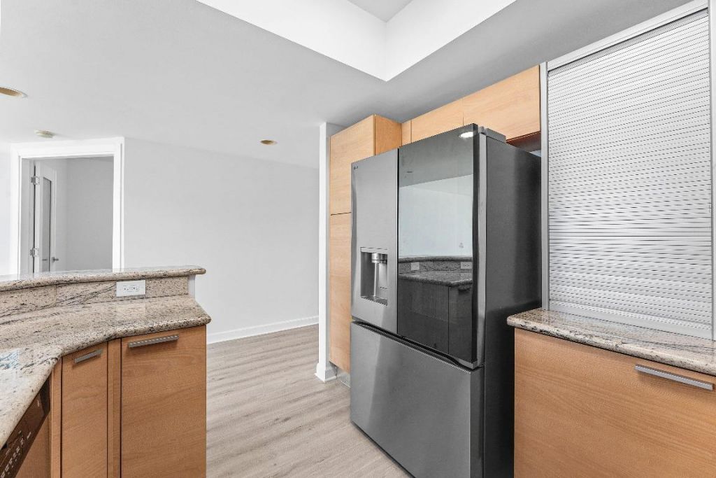 2640 Lake Shore Drive, Unit 614, Riviera Beach, FL 33404 Photo