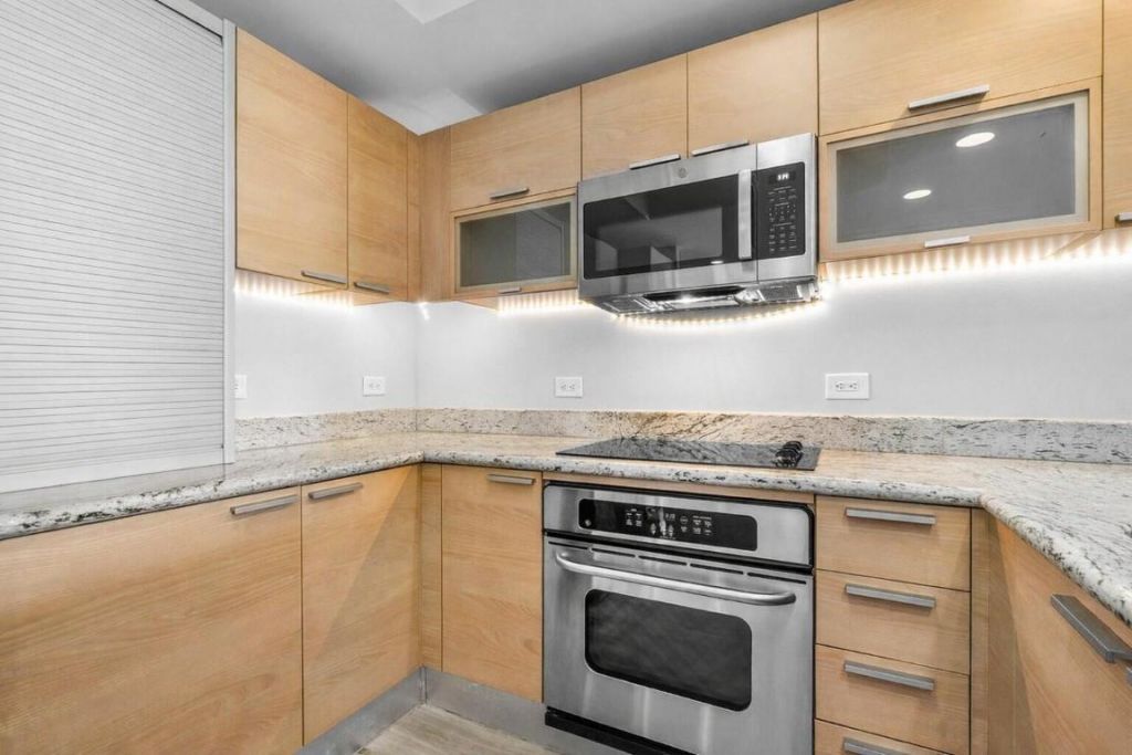 2640 Lake Shore Drive, Unit 614, Riviera Beach, FL 33404 Photo