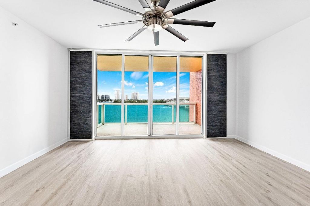 2640 Lake Shore Drive, Unit 614, Riviera Beach, FL 33404 Photo