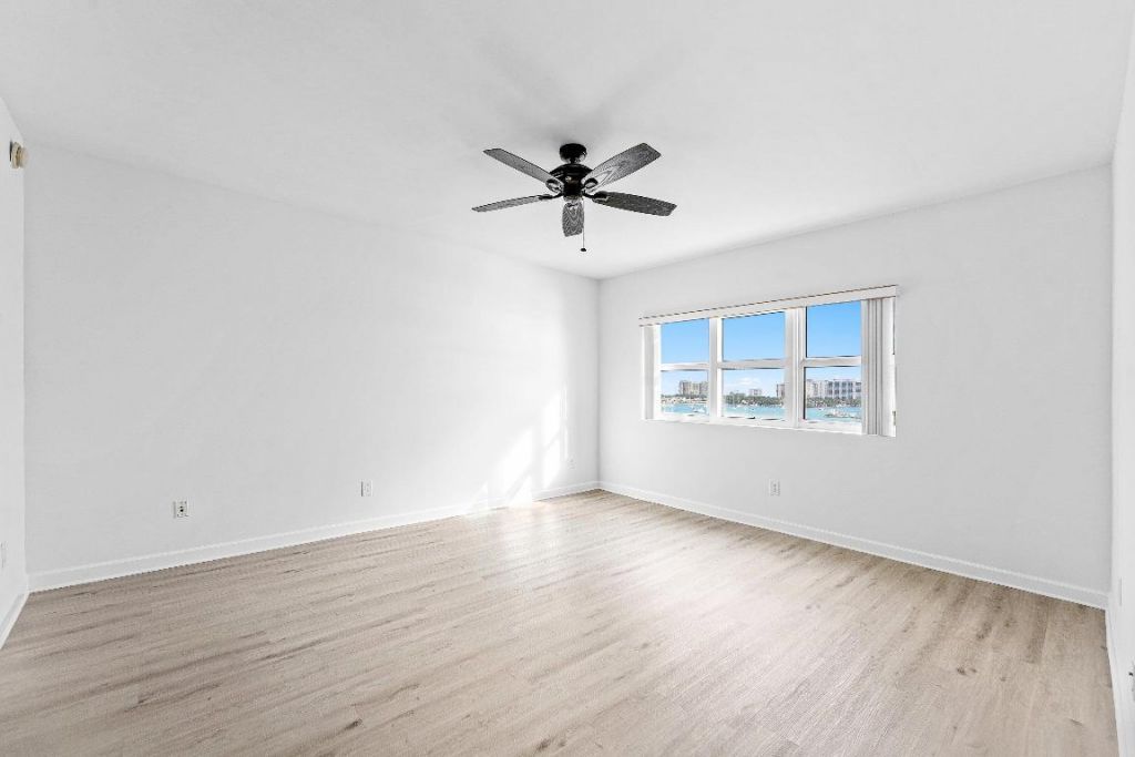 2640 Lake Shore Drive, Unit 614, Riviera Beach, FL 33404 Photo