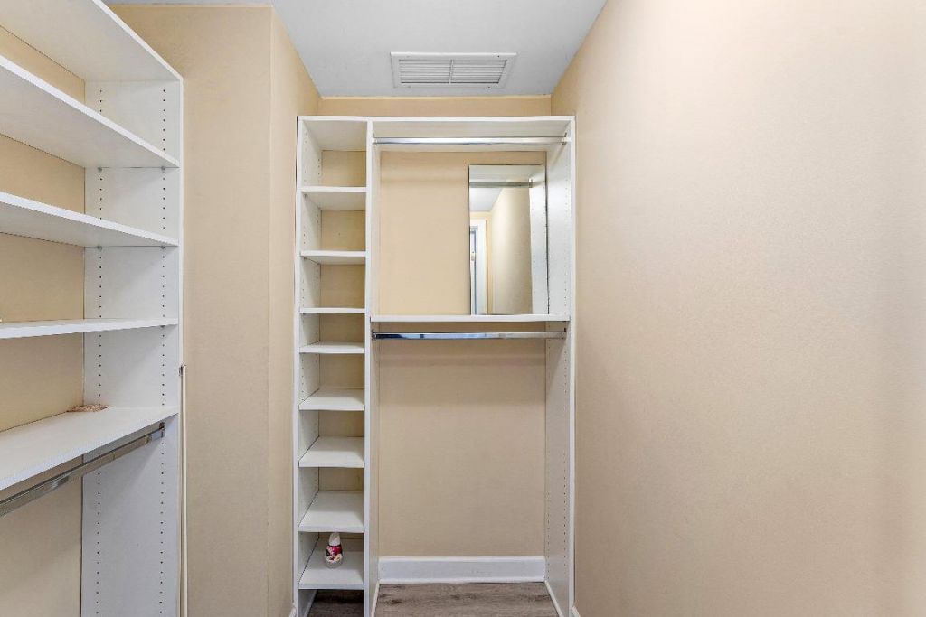 2640 Lake Shore Drive, Unit 614, Riviera Beach, FL 33404 Photo