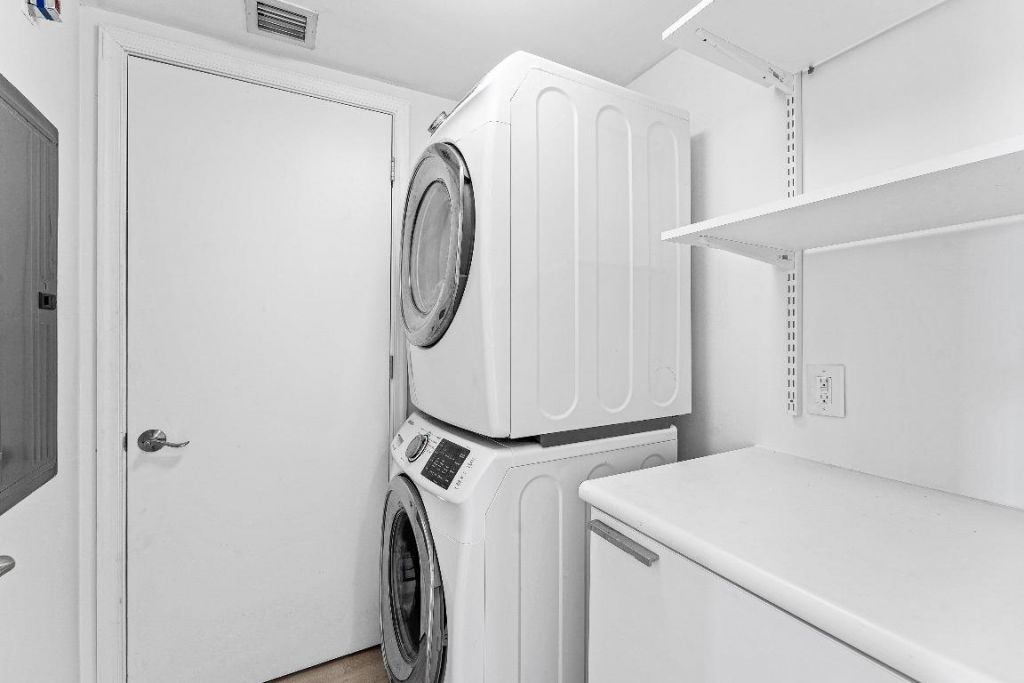 2640 Lake Shore Drive, Unit 614, Riviera Beach, FL 33404 Photo