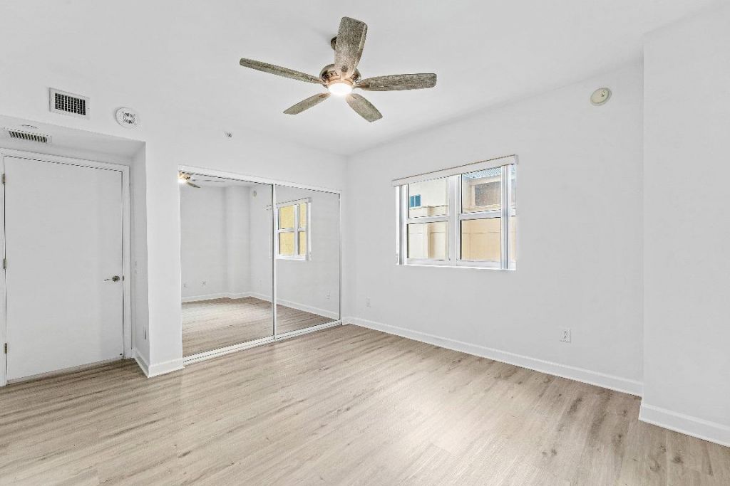 2640 Lake Shore Drive, Unit 614, Riviera Beach, FL 33404 Photo