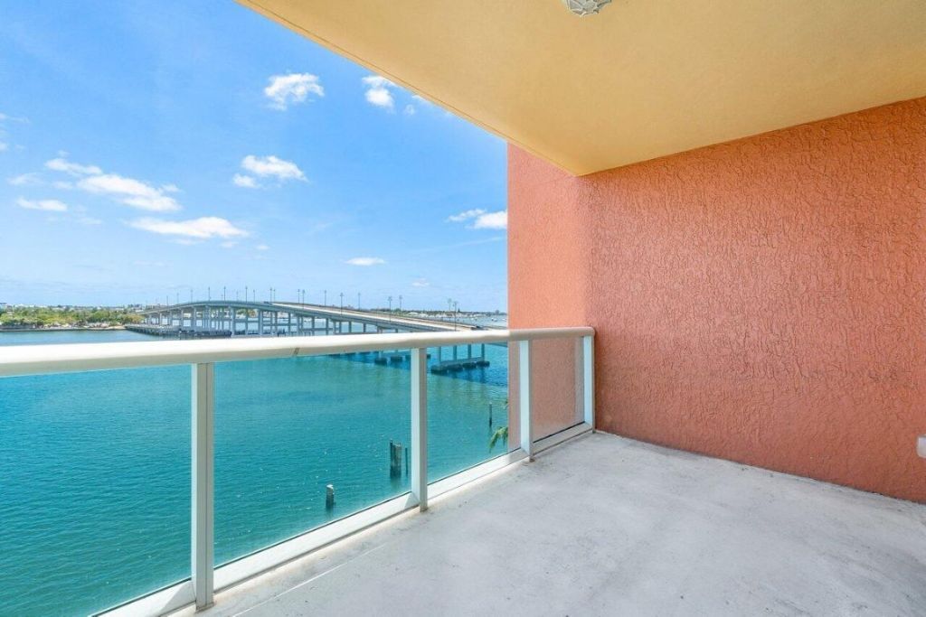2640 Lake Shore Drive, Unit 614, Riviera Beach, FL 33404 Photo