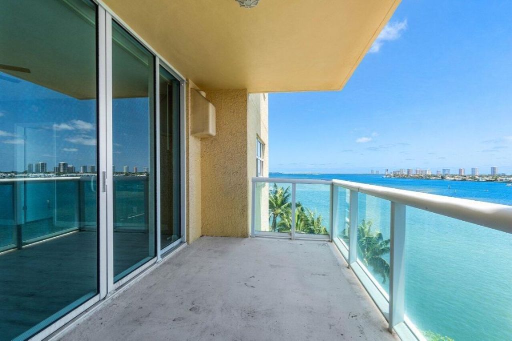 2640 Lake Shore Drive, Unit 614, Riviera Beach, FL 33404 Photo