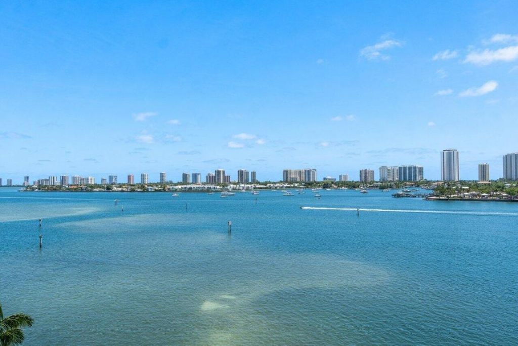 2640 Lake Shore Drive, Unit 614, Riviera Beach, FL 33404 Photo