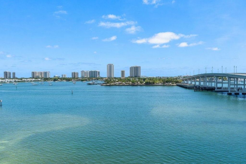 2640 Lake Shore Drive, Unit 614, Riviera Beach, FL 33404 Photo