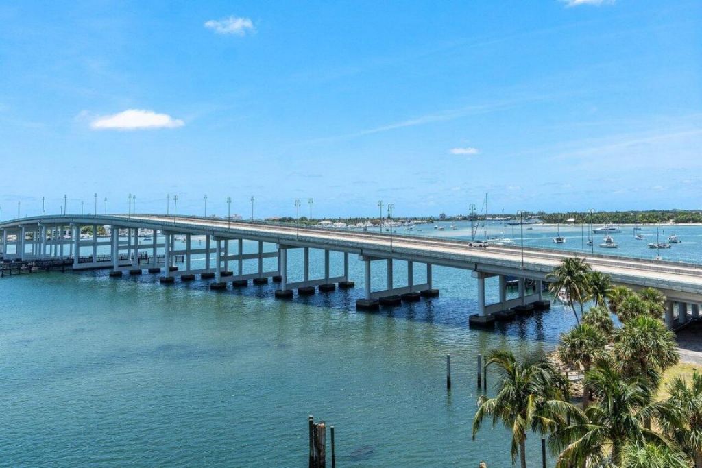 2640 Lake Shore Drive, Unit 614, Riviera Beach, FL 33404 Photo