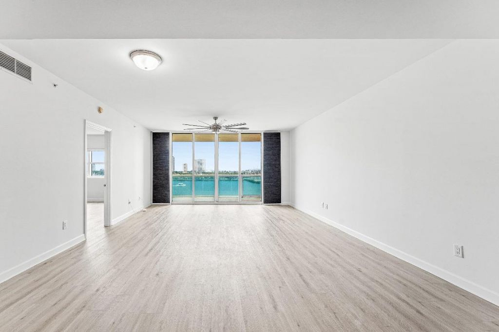 2640 Lake Shore Drive, Unit 614, Riviera Beach, FL 33404 Photo