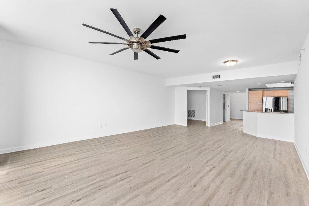 2640 Lake Shore Drive, Unit 614, Riviera Beach, FL 33404 Photo