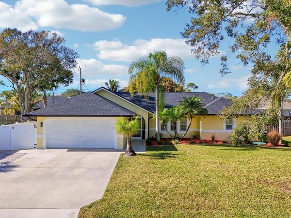 2374 SW Chateau Terrace, Port Saint Lucie, FL 34953