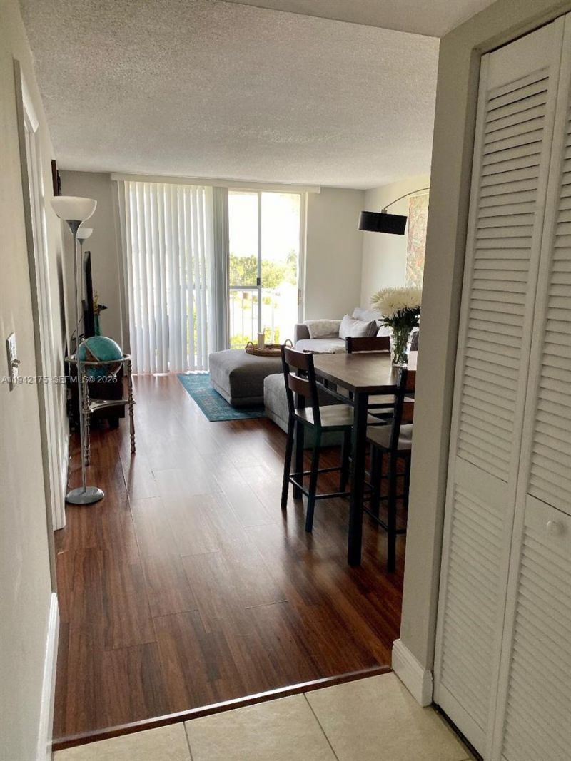 498 NW 165th St Rd, Unit D-507, Miami, FL 33169 Photo