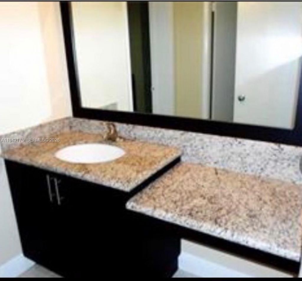 498 NW 165th St Rd, Unit D-507, Miami, FL 33169 Photo