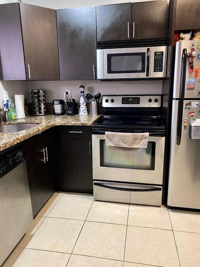 498 NW 165th St Rd, Unit D-507, Miami, FL 33169 Photo