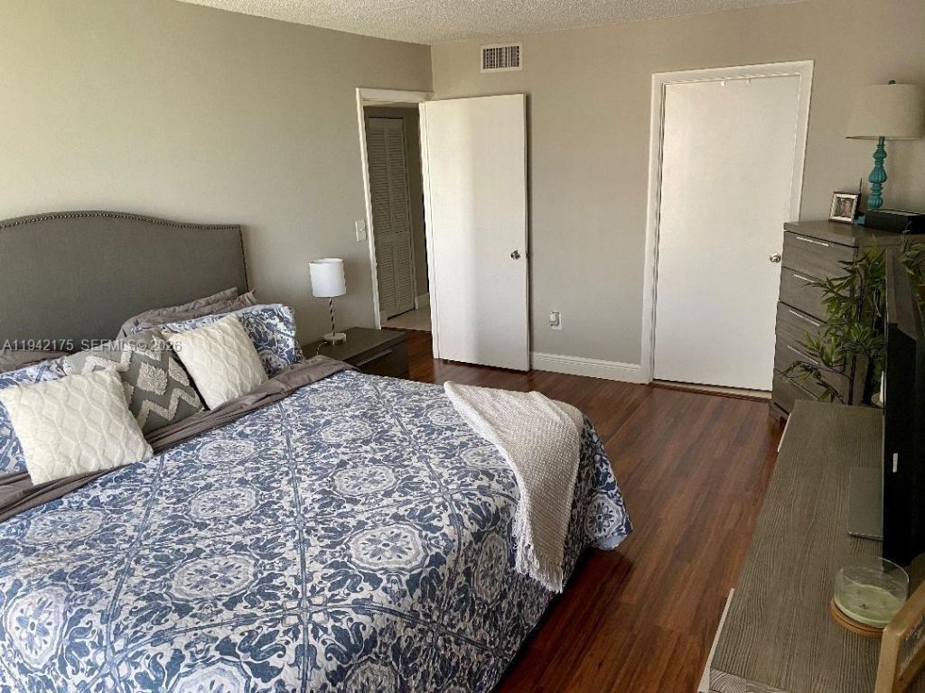 498 NW 165th St Rd, Unit D-507, Miami, FL 33169 Photo