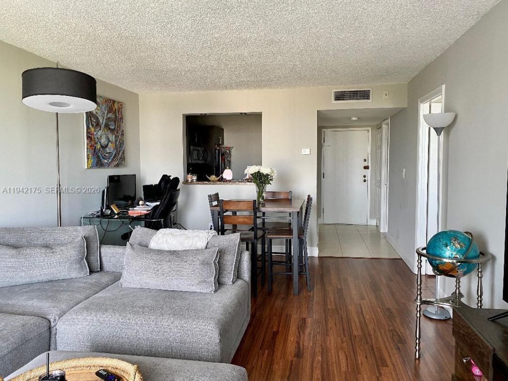 498 NW 165th St Rd, Unit D-507, Miami, FL 33169 Photo