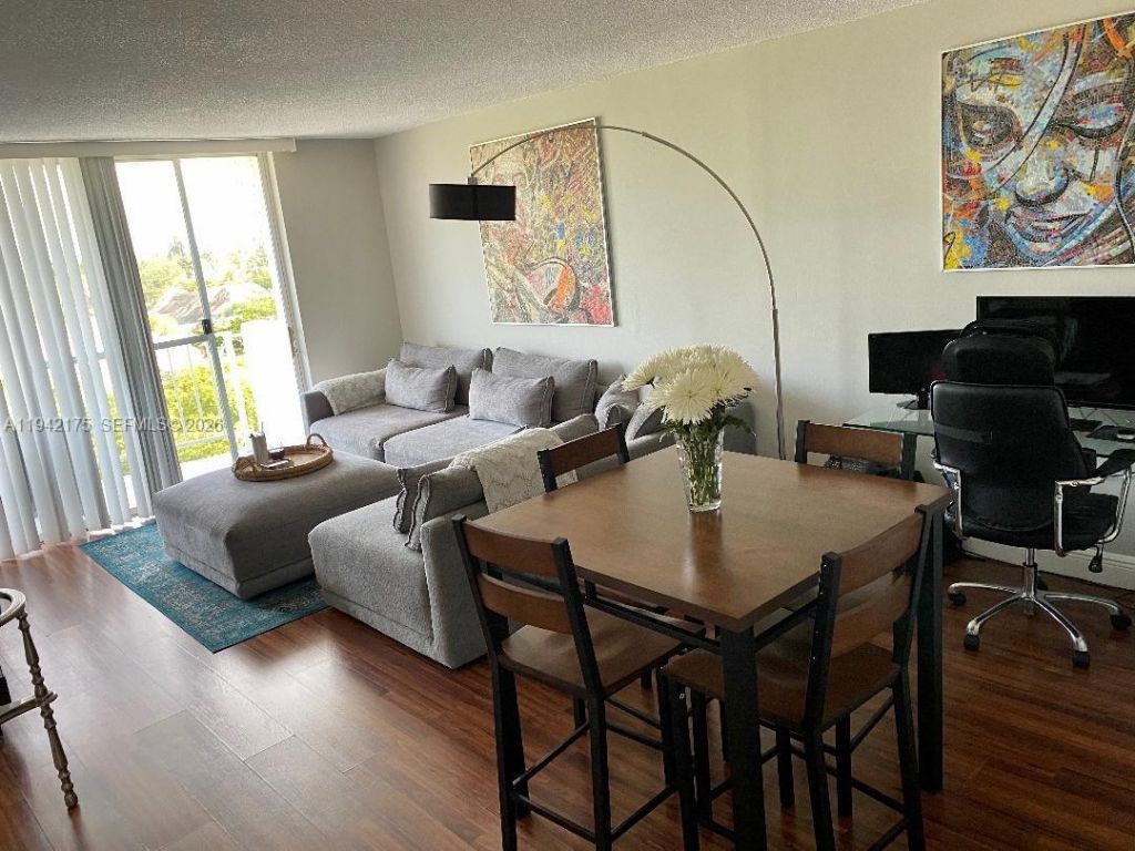 498 NW 165th St Rd, Unit D-507, Miami, FL 33169 Photo