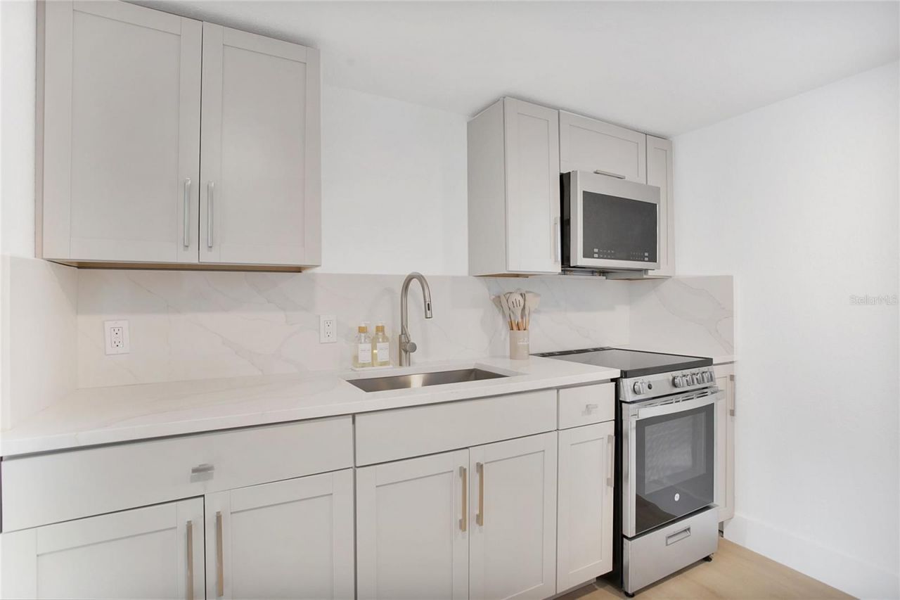 1205 Highland Street S, Saint Petersburg, FL 33701 Photo